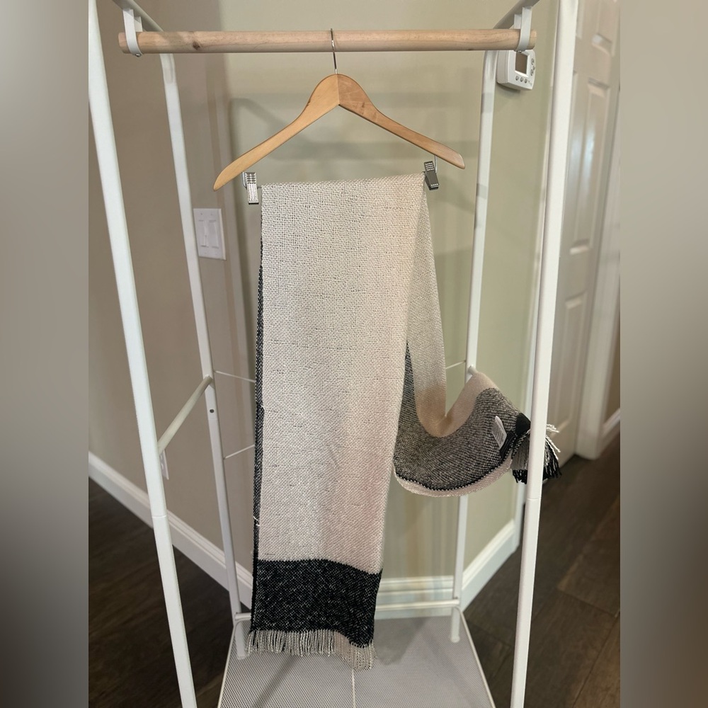 BCBGMaxAzria Black and Cream Knit Scarf
